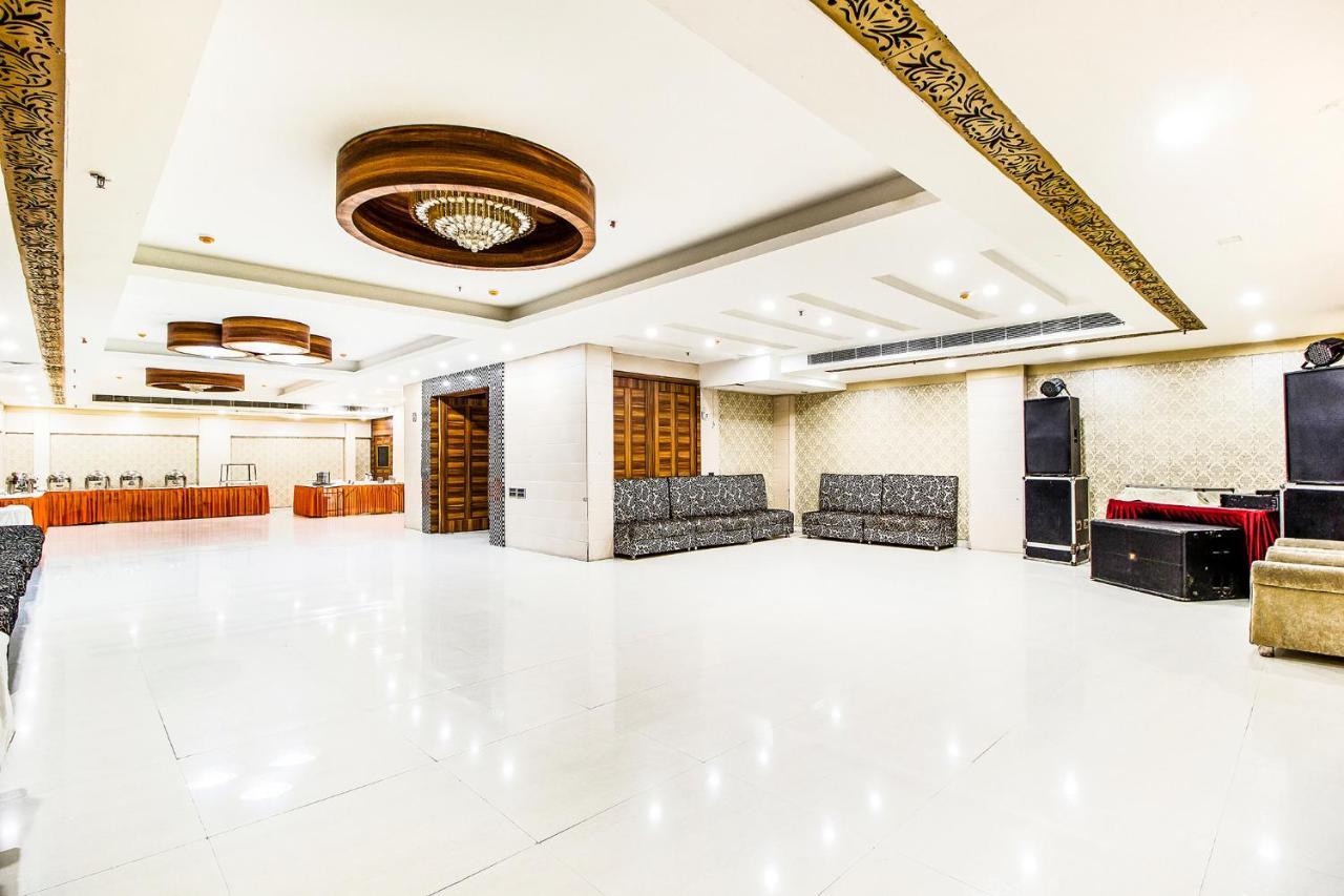 Fabhotel Le Monarque Chandīgarh Zewnętrze zdjęcie