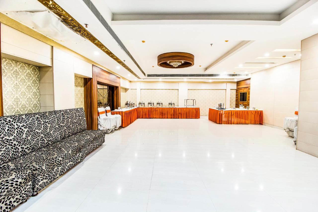 Fabhotel Le Monarque Chandīgarh Zewnętrze zdjęcie